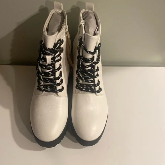 SEVEN7 Women's Flatiron Lug Sole Boots Size 7 - Picture 1 of 5